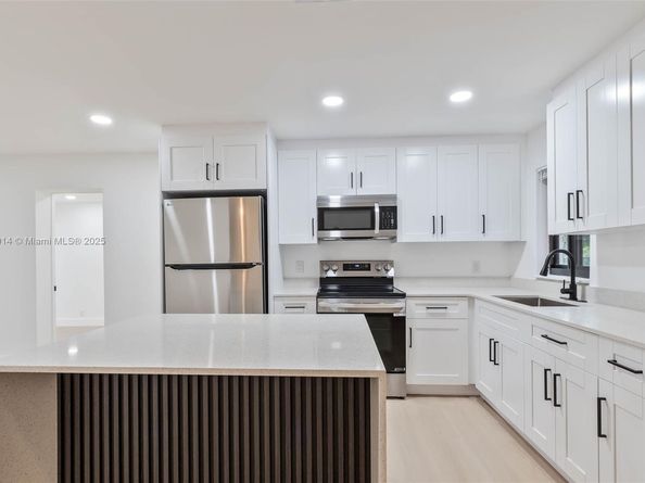 3271 NW 18th St, Lauderhill FL 33311