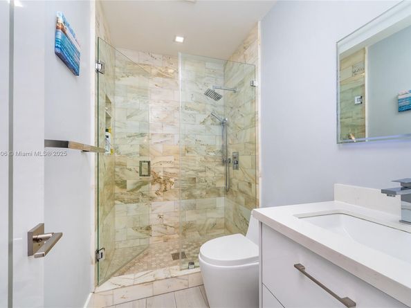 6704 Crooked Palm Ter, Miami Lakes FL 33014