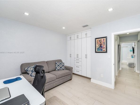 6704 Crooked Palm Ter, Miami Lakes FL 33014