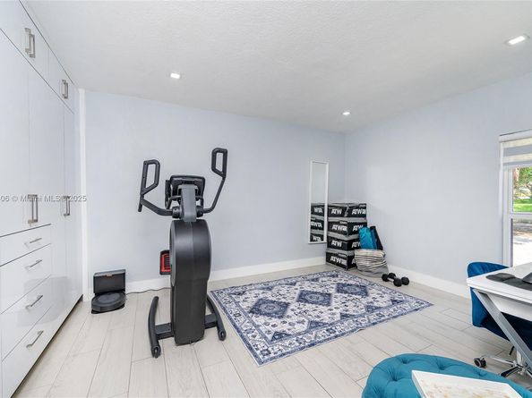 6704 Crooked Palm Ter, Miami Lakes FL 33014