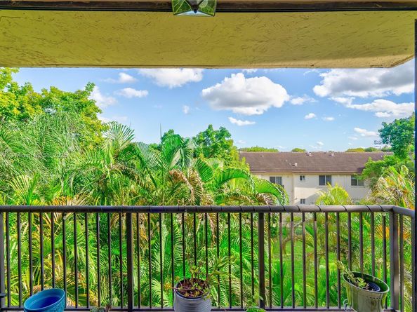 6666 SW 115th Ct 303, Miami FL 33173