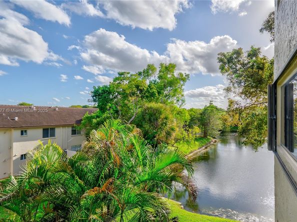 6666 SW 115th Ct 303, Miami FL 33173