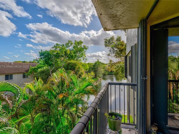 6666 SW 115th Ct 303, Miami FL 33173