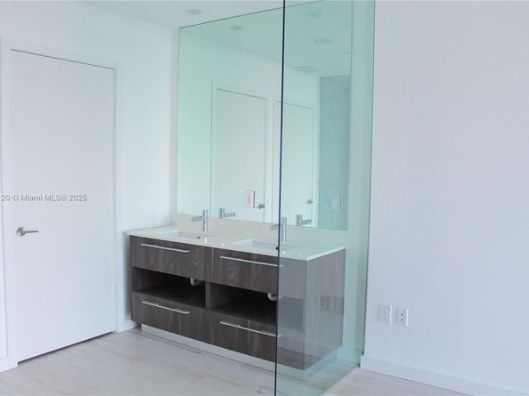 480 NE 31 604, Miami FL 33137