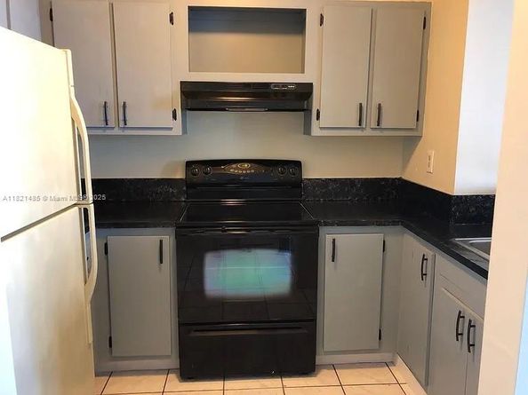 546 SW 1st St 501, Miami FL 33130