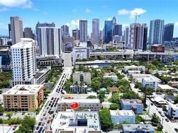 546 SW 1st St 501, Miami FL 33130