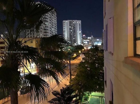 546 SW 1st St 501, Miami FL 33130