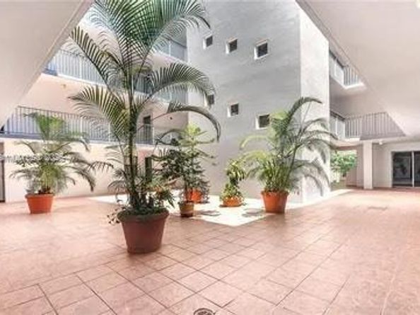 546 SW 1st St 501, Miami FL 33130
