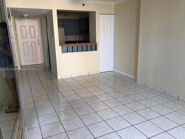 546 SW 1st St 501, Miami FL 33130