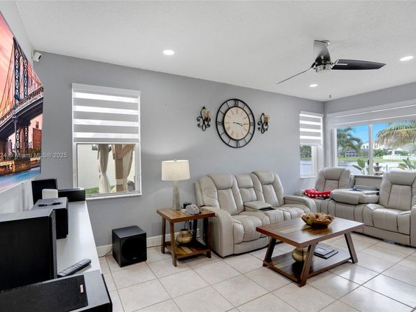 15865 NW 7th St, Pembroke Pines FL 33028