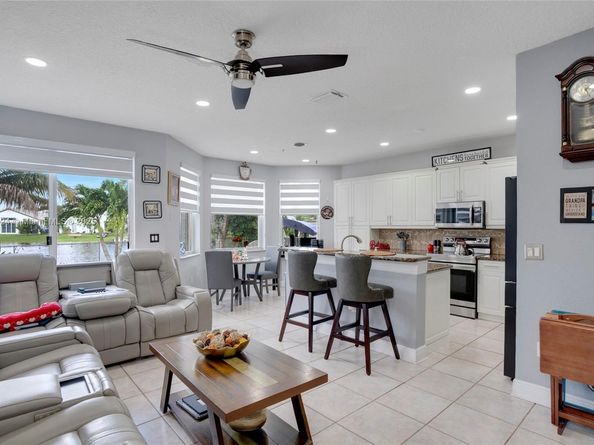 15865 NW 7th St, Pembroke Pines FL 33028