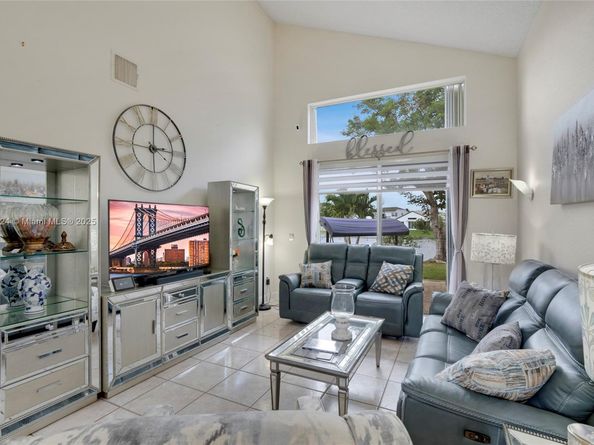 15865 NW 7th St, Pembroke Pines FL 33028