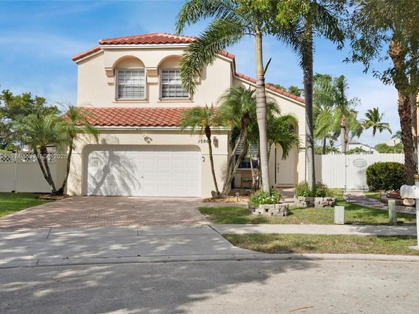 15865 NW 7th St, Pembroke Pines FL 33028