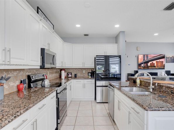 15865 NW 7th St, Pembroke Pines FL 33028