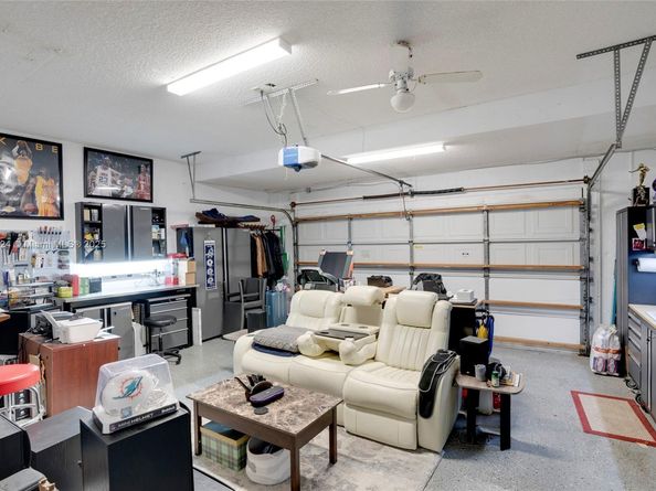 15865 NW 7th St, Pembroke Pines FL 33028