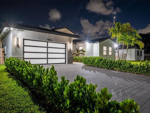 8220 SW 193rd Terrace, Cutler Bay FL 33157