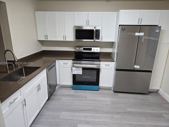 302 Lakeview Dr E, Royal Palm Beach FL 33411