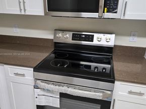 302 Lakeview Dr E, Royal Palm Beach FL 33411