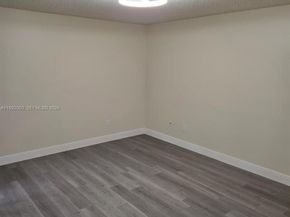 302 Lakeview Dr E, Royal Palm Beach FL 33411