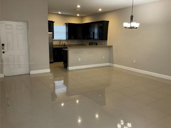 798 NE 43 St, Oakland Park FL 33334