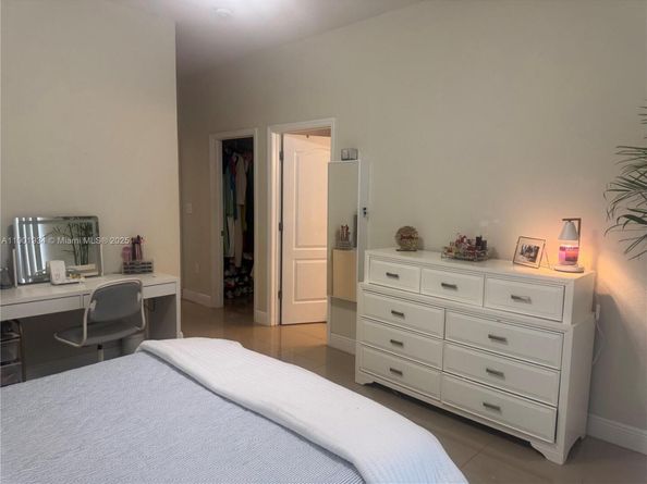 798 NE 43 St, Oakland Park FL 33334