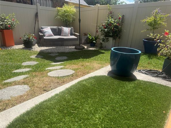 798 NE 43 St, Oakland Park FL 33334