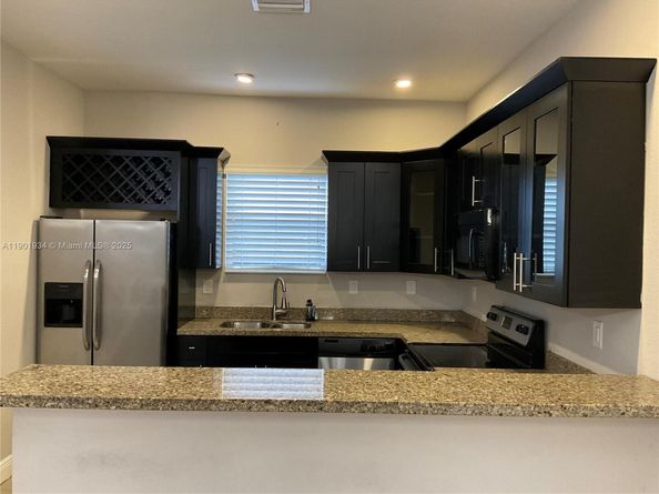 798 NE 43 St, Oakland Park FL 33334