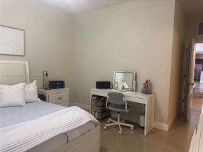 798 NE 43 St, Oakland Park FL 33334