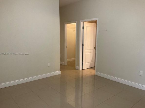 798 NE 43 St, Oakland Park FL 33334