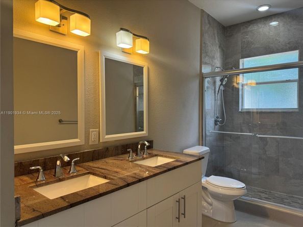 798 NE 43 St, Oakland Park FL 33334