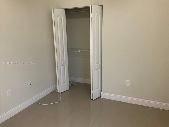 798 NE 43 St, Oakland Park FL 33334