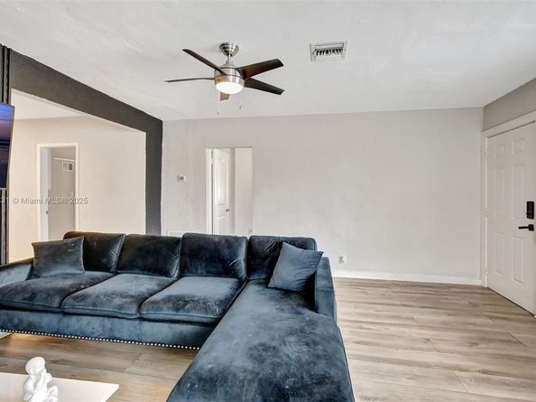 6039 SW 38th St, Miramar FL 33023