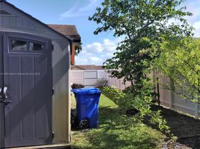 8640 NW 4th St, Pembroke Pines FL 33024