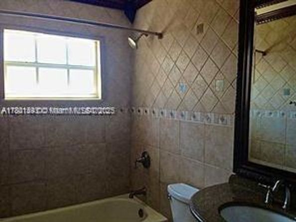 8640 NW 4th St, Pembroke Pines FL 33024