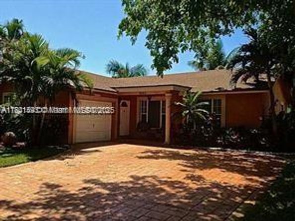 8640 NW 4th St, Pembroke Pines FL 33024
