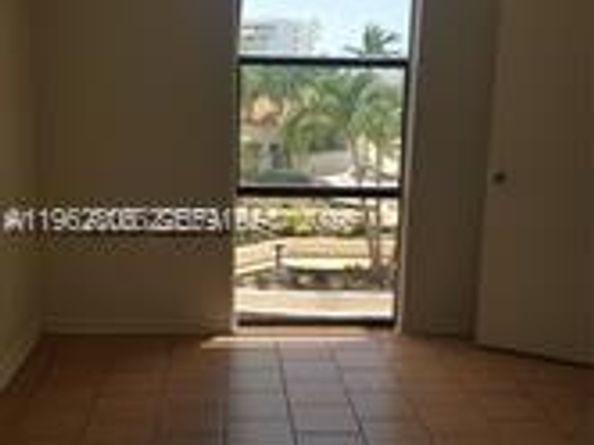 13499 Biscayne Blvd 506, North Miami FL 33181