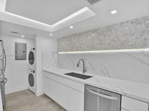 90 Alton Rd 1907, Miami Beach FL 33139