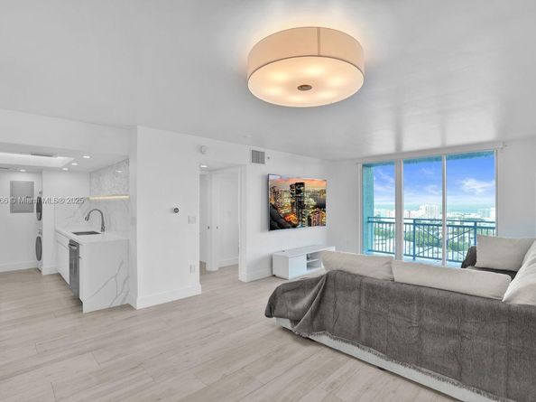 90 Alton Rd 1907, Miami Beach FL 33139