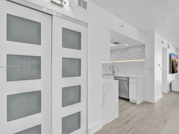 90 Alton Rd 1907, Miami Beach FL 33139