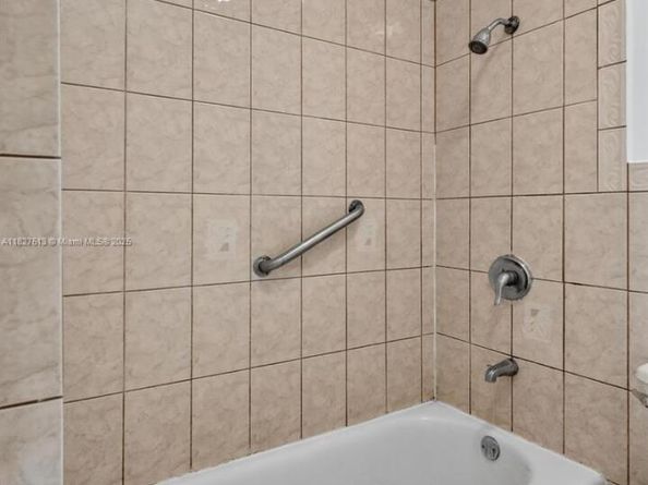 1498 NE 180th St, North Miami Beach FL 33162