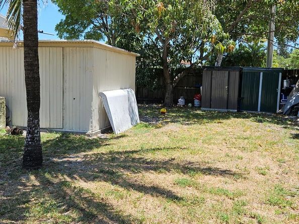 1498 NE 180th St, North Miami Beach FL 33162