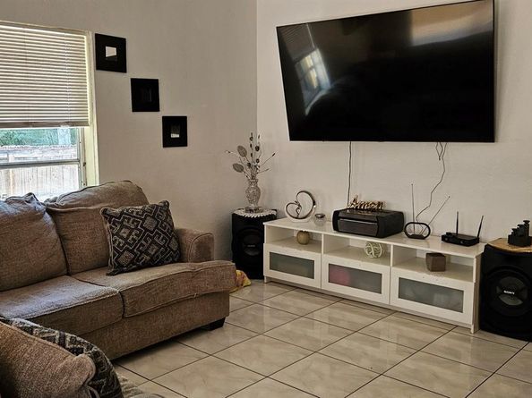 1498 NE 180th St, North Miami Beach FL 33162