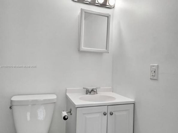 1498 NE 180th St, North Miami Beach FL 33162