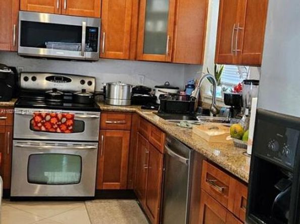 1498 NE 180th St, North Miami Beach FL 33162