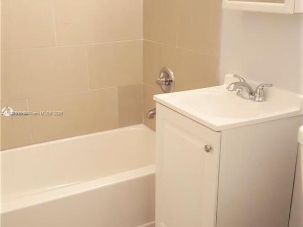 1498 NE 180th St, North Miami Beach FL 33162