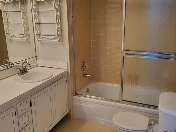 3150 W Rolling Hills Cir 310, Davie FL 33328