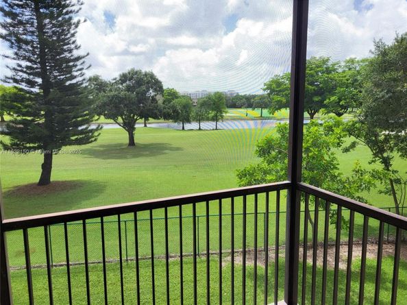 3150 W Rolling Hills Cir 310, Davie FL 33328