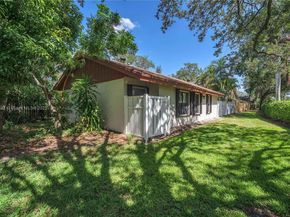 66 Forest Cir, Cooper City FL 33026