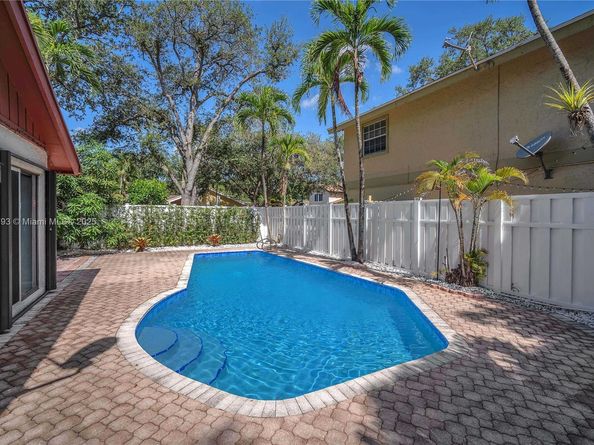 66 Forest Cir, Cooper City FL 33026