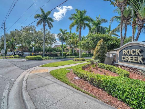 66 Forest Cir, Cooper City FL 33026